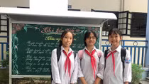 Nhặt được 50 triệu đồng, 3 nữ sinh lớp 8 mang đến Công an phường giao nộp