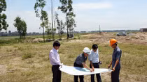 Mâu thuẫn trong giải tỏa đất đai, hàng chục cán bộ bị bắn thương vong