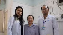 30 phút sau can thiệp mạch máu não, cụ bà thoát nói “đớ”, liệt nửa người 