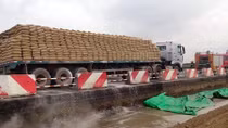 Xe container bốc cháy trên cao tốc Pháp Vân- Cầu Giẽ