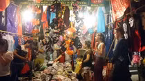 Halloween ngày càng được Việt hóa trên đường Hà Nội 