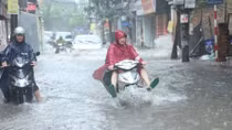 Bão Podul di chuyển nhanh, sáng 28-8 sẽ vào Biển Đông 