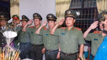 Nước mắt tiễn biệt các cán bộ hy sinh trong ca trực đêm