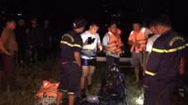 Chèo thuyền ra hồ chơi, hai thanh niên đuối nước