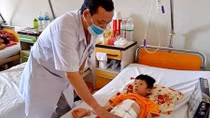 Hơn 7 giờ phẫu thuật cứu sống bệnh nhi bị dập, đứt dạ dày và tụy 