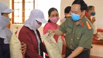 Báo CAND chung tay chăm lo người nghèo, cùng phòng, chống dịch
