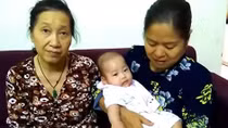 Bé gái gần 6 tháng tuổi bị bỏ rơi tại tầng 9 chung cư