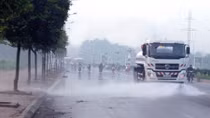 Hà Nội lại rửa đường sau 3 năm tạm dừng