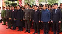 Đoàn đại biểu Bộ Công an dâng hương tưởng niệm đồng chí Trần Quốc Hoàn 
