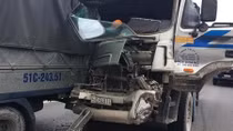 Ba xe tải trọng lớn tông dây chuyền, xa lộ Hà Nội ùn ứ nhiều giờ