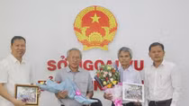 Bàn giao ngư dân được cứu nạn cho Đại sứ quán Philippines