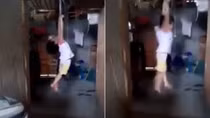 Triệu tập đối tượng cột tay cháu bé, treo lơ lửng trên xà nhà