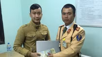 CSGT giúp nam sinh ĐH Công nghiệp nhận lại tài sản có giá trị 