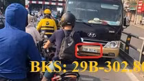 Phạt 1 triệu, tước GPLX 2 tháng tài xế ô tô khách vượt phải cầu Thái Hà