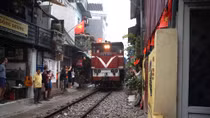 Nguy hiểm từ uống cà phê cùng "hung thần" bánh sắt