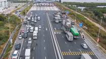 Hàng nghìn người xếp hàng trên cao tốc trở về Quảng Ninh đón Tết