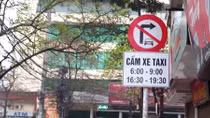 Kiến nghị bỏ biển cấm taxi tại Hà Nội
