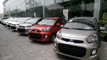 Thị trường ô tô trong nước giảm nhẹ 