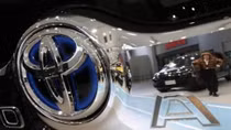 Toyota “rủ” Mazda phát triển công nghệ xe điện