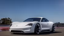 Siêu xe điện đầu tiên của Porsche mang tên Taycan