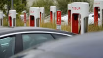 Toyota dứt tình với hãng xe điện Tesla