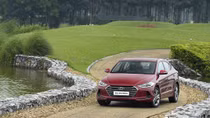 Hyundai Elantra giảm giá sốc tới 80 triệu đồng