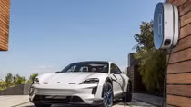 Porsche bước vào kỷ nguyên xe điện với siêu phẩm Taycan