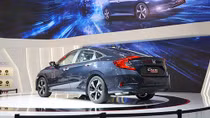 Vừa bán ra thị trường, Honda Việt Nam đã gọi Civic mới về sửa chữa