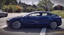 Tesla công khai chạy thử Model 3 trên đường phố Mỹ