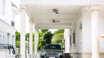 Cận cảnh Bentley Bentayga W12 Bespoke duy nhất tại Việt Nam
