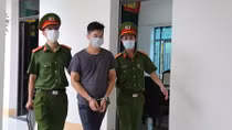 Khởi tố chủ công ty cầm đầu clip giả mạo bar - karaoke Sunny