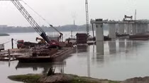 Điều tra nguyên nhân vụ sập cần cẩu khiến 2 người tử vong