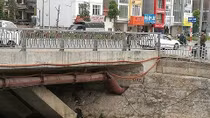 Thi thể nam giới úp mặt xuống bùn trên sông Lừ 
