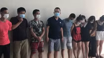 7 thanh niên phê ma túy trong quán karaoke