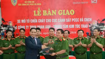 Tiếp nhận 2 xe mô tô chữa cháy tại phố, ngõ nhỏ trên địa bàn Hà Nội