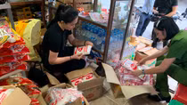 Tạm giữ 6 đối tượng sản xuất, buôn bán mì chính Ạinomoto và miwon giả
