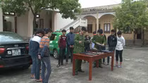 Mâu thuẫn trên facebook, nhóm học sinh mang hung khí đi tìm đối thủ