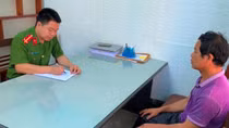 Dùng lá ngón đầu độc hàng xóm khiến cả nhà nhập viện, bé 8 tuổi tử vong