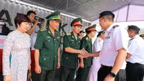 Tàu khu trục của Hải quân Singapore thăm xã giao thành phố Đà Nẵng