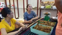 Phiên chợ sâm Ngọc Linh thu hút hơn 2,5 nghìn lượt khách tham quan, mua sắm