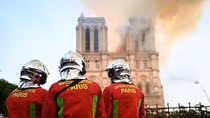 Bàng hoàng vụ cháy Nhà thờ Đức Bà Paris