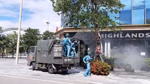 Phun hóa chất khử khuẩn toàn TP Vinh