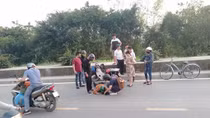 Người đàn ông lái xe máy ngã đập đầu xuống đường nguy kịch