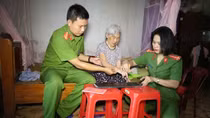 Tô thắm hình ảnh người chiến sỹ Công an quê Bác
