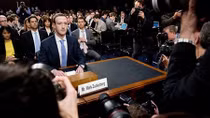 CEO Facebook Zuckerberg khai gì về vụ lộ thông tin người dùng?