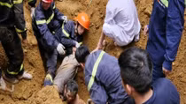 4 người bị đất đá vùi lấp ở Lào Cai