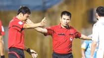 Trọng tài V.League lại gây tranh cãi, công nghệ VAR đâu rồi?