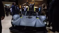 Aston Martin mang “chiến thần” 1.160 mã lực Valkyrie đến Triển lãm Geneva