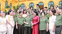 Quyền Chủ tịch nước Đặng Thị Ngọc Thịnh gặp mặt phụ nữ Công an tiêu biểu