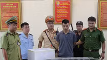 Hai mẹ con vận chuyển 64 bánh heroin